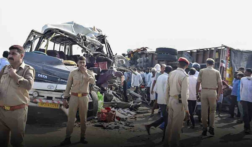 Ten Dead, 27 Injured in Head-On Collision Between Van and Bus in Bulandshahr Ten Dead, 27 Injured in Head-On Collision Between Van and Bus in Bulandshahr