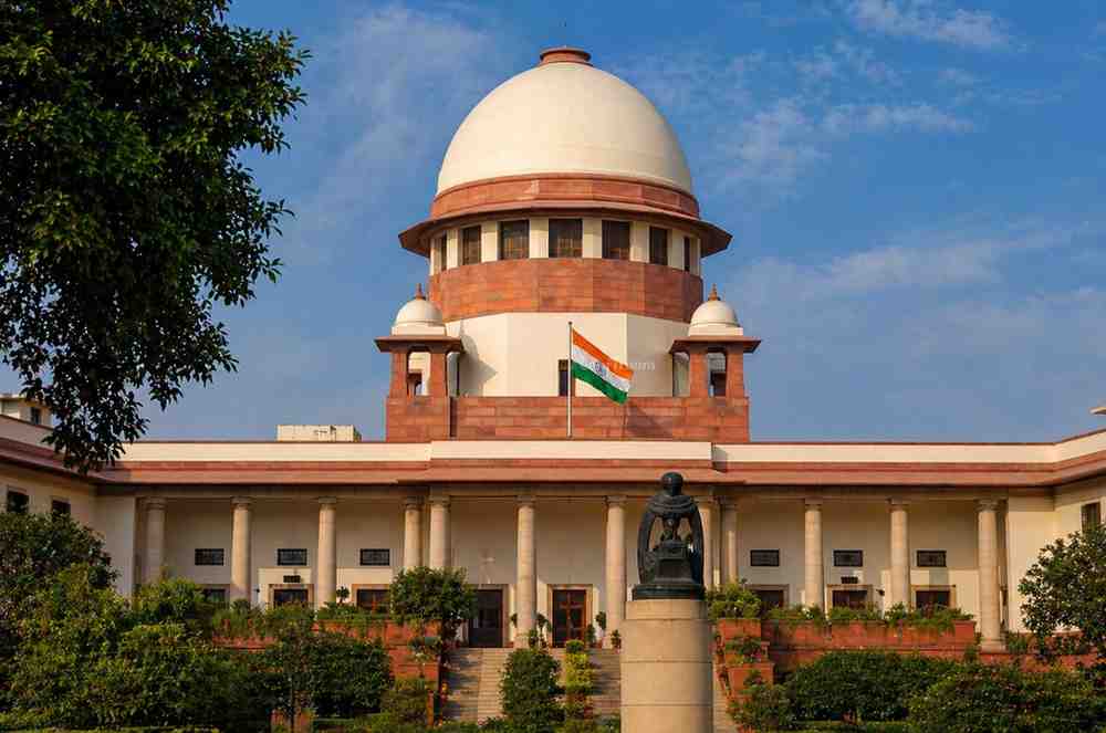 Supreme Court Refuses To Interfere With Delhi HC Order Allowing Wife To Seek Husband's Hotel, CDR Records To Prove Adultery Supreme Court Refuses To Interfere With Delhi HC Order Allowing Wife To Seek Husband's Hotel, CDR Records To Prove Adultery